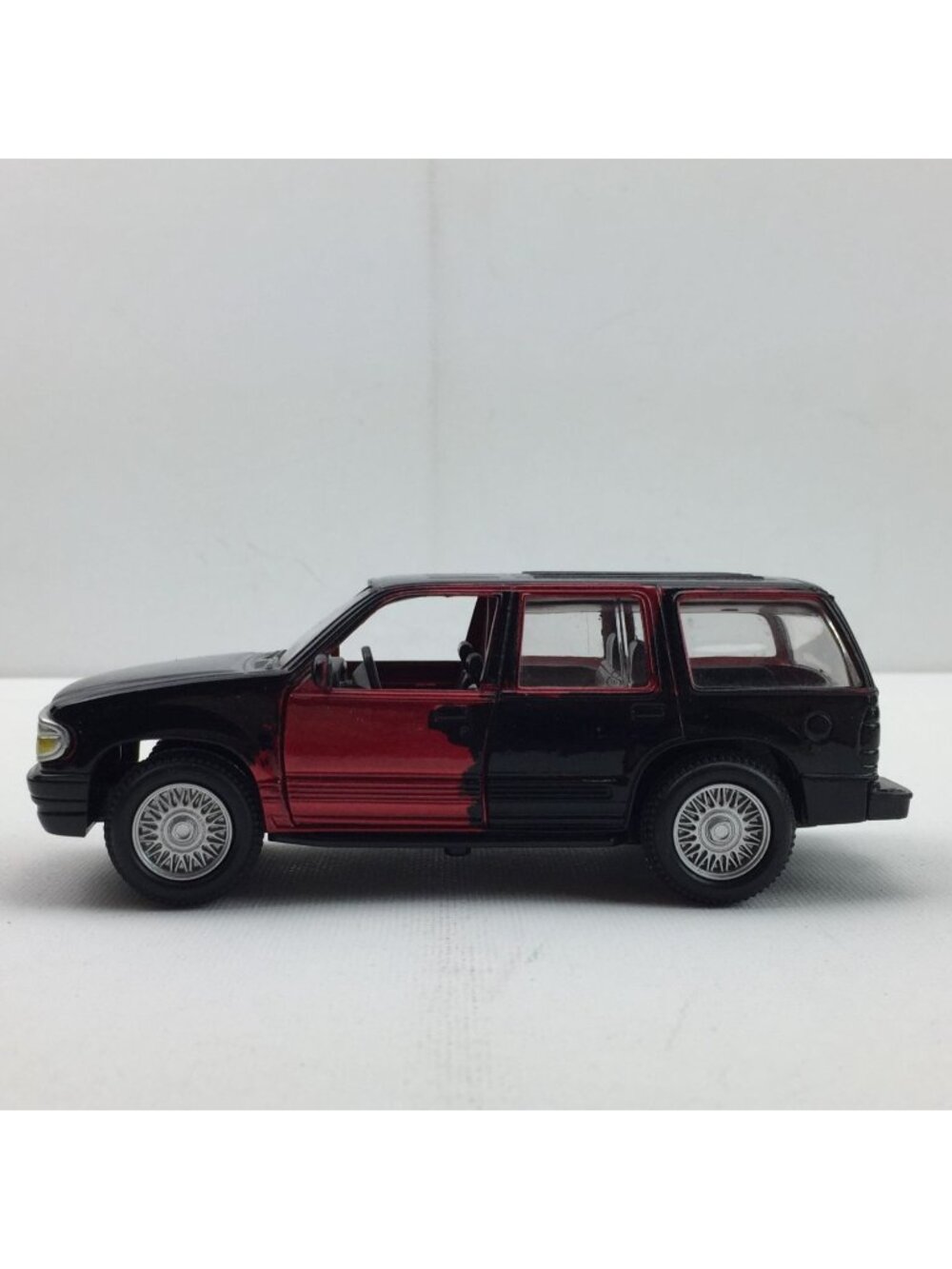 Ford Explorer Diecast Model Car Black Red SUV Toy 1:64 Scale